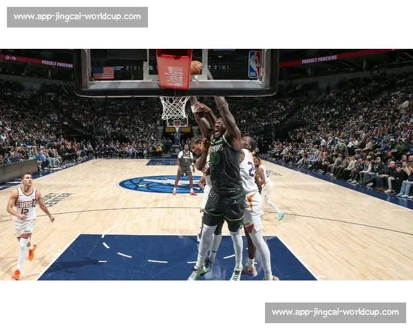 力劈华山！史密斯隔人补扣领衔总决赛十佳球