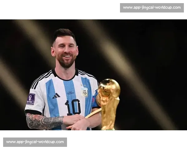 梅西读秒吊射击中横梁 詹俊盛赞:这就是超能力!