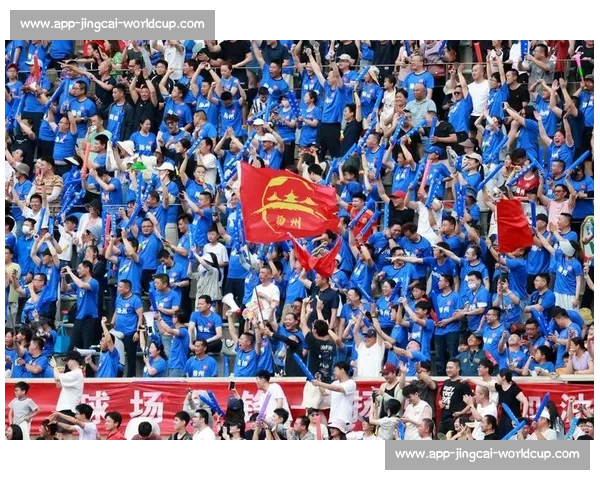 苏超赛场现中国红!球迷跨越山海为榕江助威